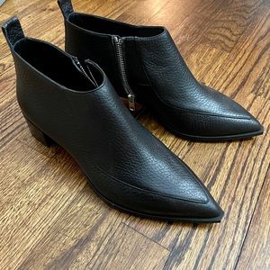 Everlane The Boss Bootie NIB size 7 black